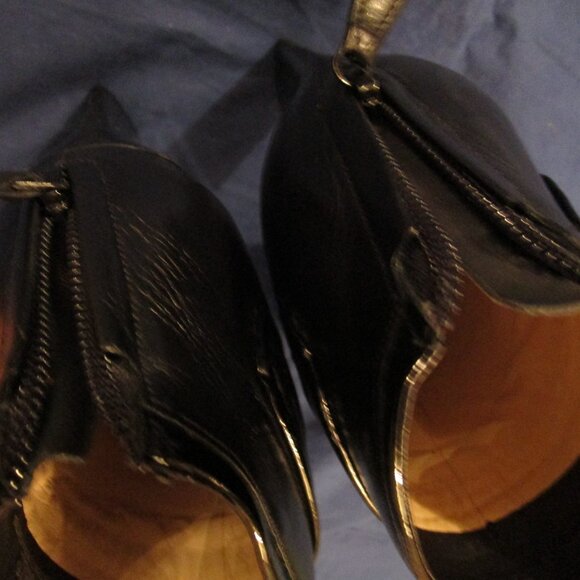 COLE HAAN WOMAN'S BLACK ANKLE BOOTS-SIZE 8.5 - Picture 13 of 15